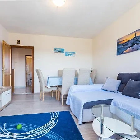 Daire Nela 1bdr W Balcony Zadar