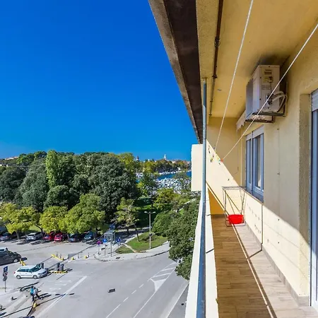 Nela 1bdr W Balcony Daire