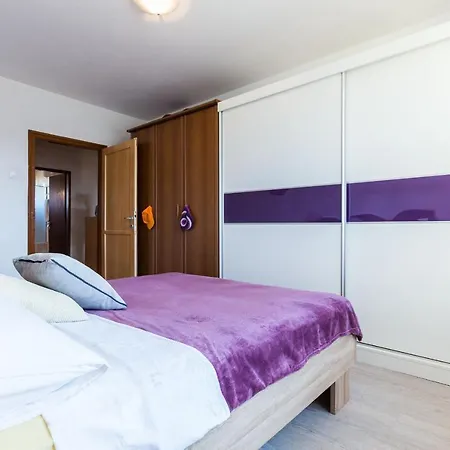 Nela 1bdr W Balcony * Задар