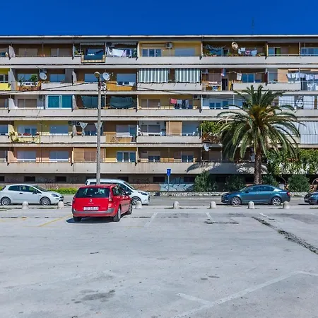 Nela 1bdr W Balcony Апартаменты *